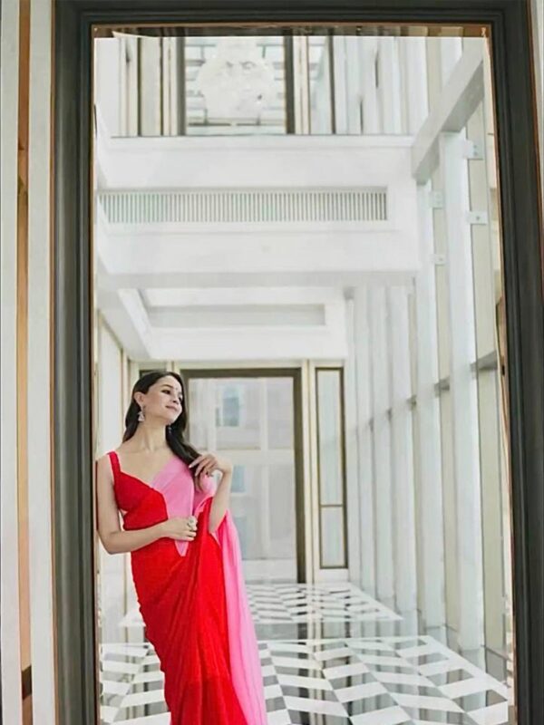 Alia Bhatt Designer Pink Georgette Silk Saree with Attractive blouse piece - Image 3