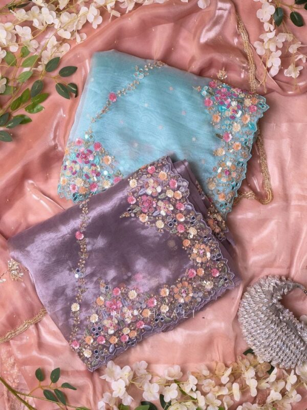 This saree is versatile enough to be styled in various way - Image 2