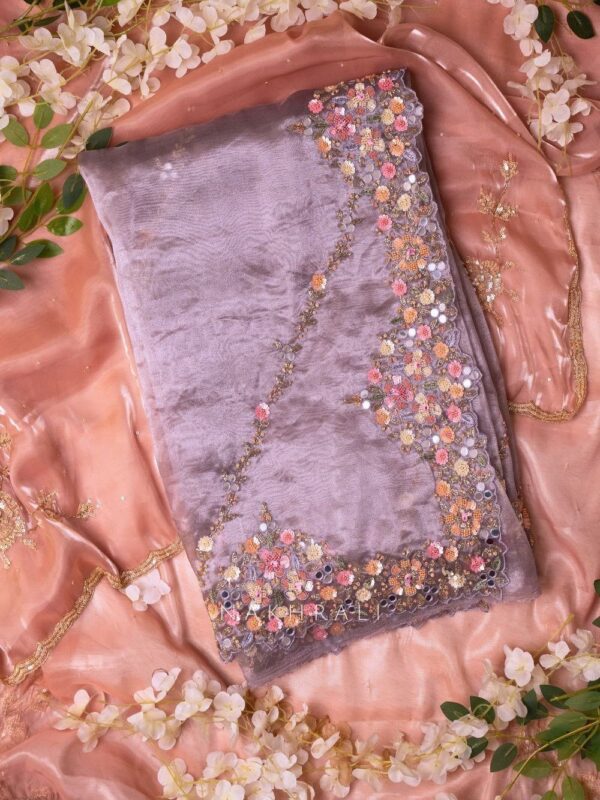 This saree is versatile enough to be styled in various way