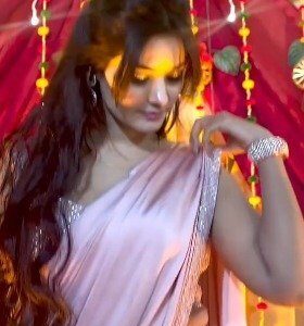 Peachy Peach Drape Ruffle Saree – A Contemporary Twist on Timeless Elegance