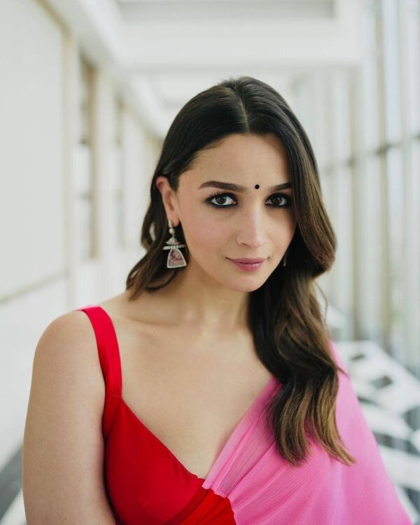 Alia Bhatt Designer Pink Georgette Silk Saree with Attractive blouse piece - Image 5