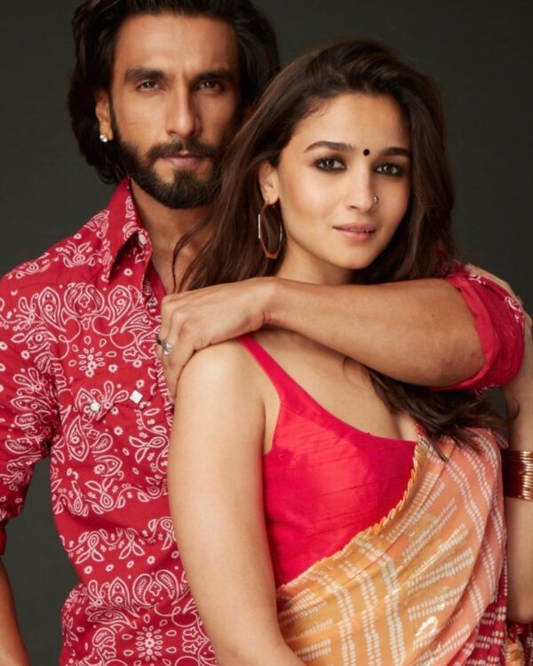 Alia Bhatt Designer Georgette Silk Saree With Contras Blouse Piece - Image 2